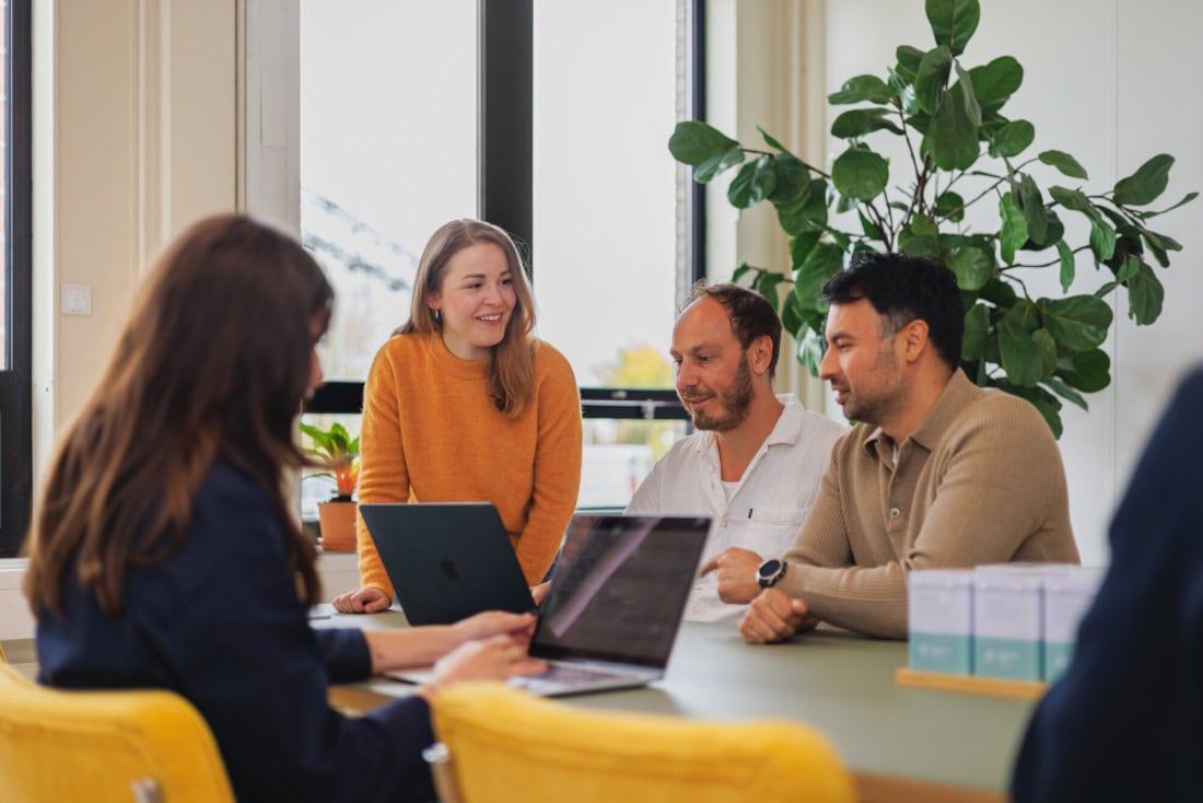 Impressie foto bureau Onder